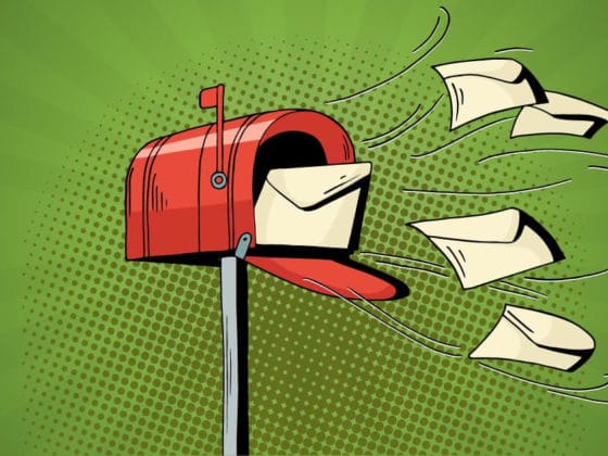 email marketing tippek egy képregényes piros postaládával és kifelé szálló emailekkel