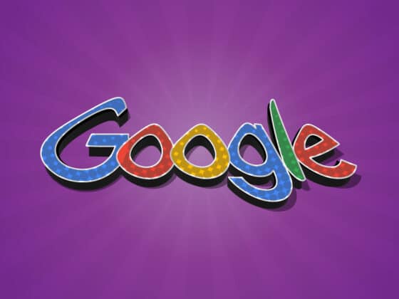 Google logo comic stílusban lila háttér előtt