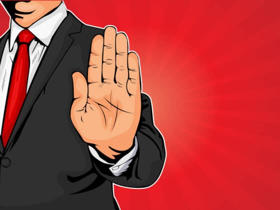 sales technikák hatását jelképező üzletember stop jelet mutató kézzel