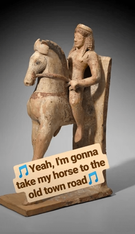 boston_museum_of_fine_arts_instagram_story Story poszt egy lovas szoborról, rajta az Old Town Road című szám szövegrészlete