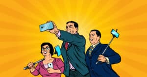 Szelfiző millenial csapat UGC készítés közben