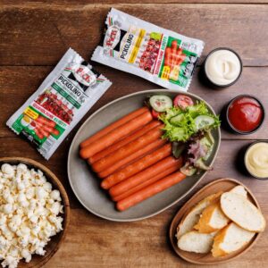 szurkoljunk együtt A Pick foci Eb-re megjelent focilabdás virlsije egy megterített asztalon